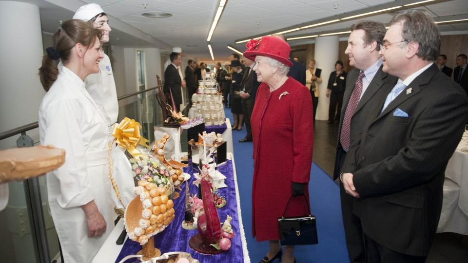 The Queen meeting culinary arts students